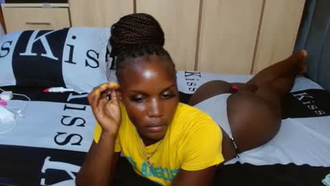 Snapshot of blackmellanin_ chatting on February 2025 04:46:02 PM Smiley sylivia online show from February 2025 04:46:02 PM