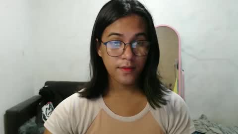 Ellez online show from December 2024 07:01:01 PM