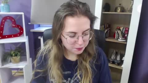 Z O E Y online show from January 2025 11:41:02 AM