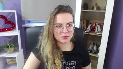 Z O E Y online show from January 2025 11:45:02 AM