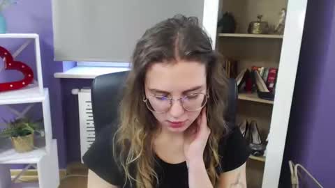 Z O E Y online show from January 2025 11:46:01 AM