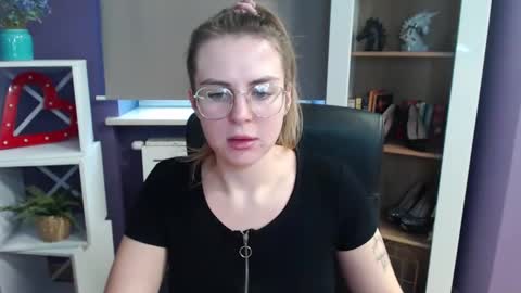 Z O E Y online show from February 2025 01:55:02 PM