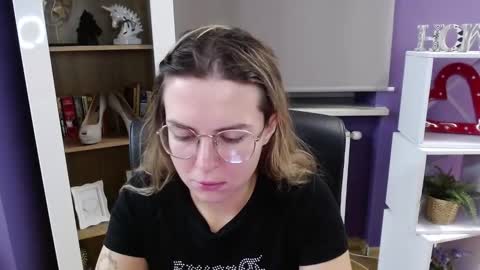 Z O E Y online show from October 2025 04:46:01 AM