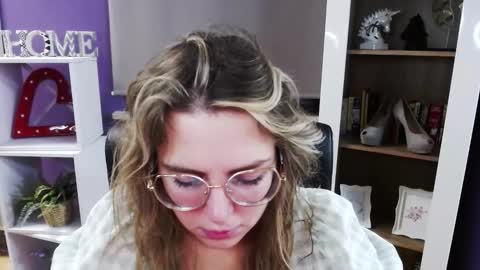 Z O E Y online show from December 2025 05:35:02 AM