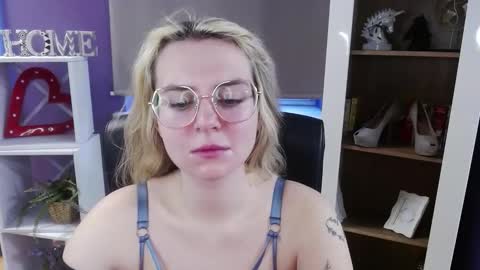 Z O E Y online show from March 2026 06:09:01 AM