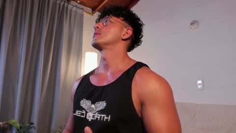 Snapshot of blake_levi chatting on December 2024 10:19:01 PM Blake Levi Independent Model online show from December 2024 10:19:01 PM