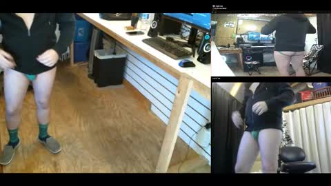 Snapshot of blakenextdoor chatting on December 2024 08:53:01 PM Blake Jonson online show from December 2024 08:53:01 PM