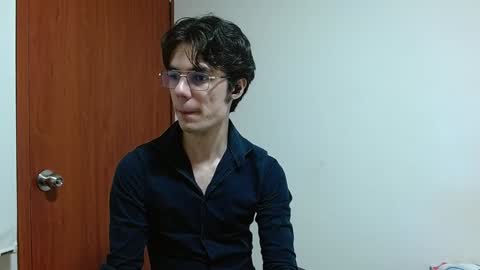 Snapshot of blakeshatter chatting on December 2024 01:43:01 AM blakeshatter online show from December 2024 01:43:01 AM