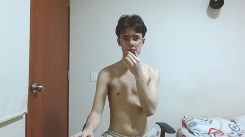 Snapshot of blakeshatter chatting on January 2025 10:15:01 PM blakeshatter online show from January 2025 10:15:01 PM