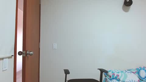 Snapshot of blakeshatter chatting on January 2025 01:22:02 PM blakeshatter online show from January 2025 01:22:02 PM