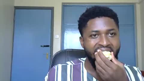 Snapshot of blakmoufaka chatting on October 2025 08:02:02 AM blakmoufaka online show from October 2025 08:02:02 AM