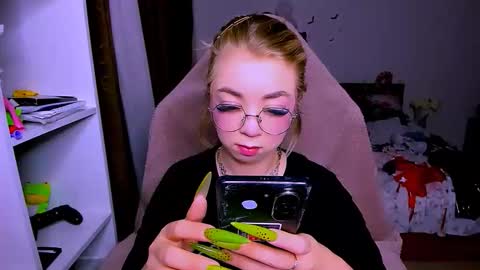 Snapshot of blinkofeyes chatting on December 2025 04:42:02 AM Nicole online show from December 2025 04:42:02 AM