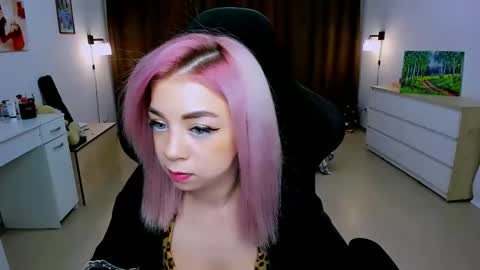 Nicole online show from December 2024 07:47:02 AM