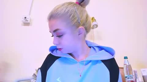 Nicole online show from February 2025 02:44:01 PM