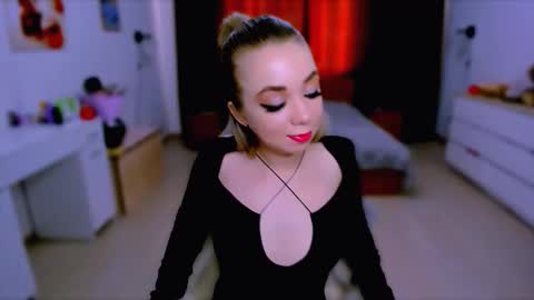 Nicole online show from September 2025 07:54:01 AM