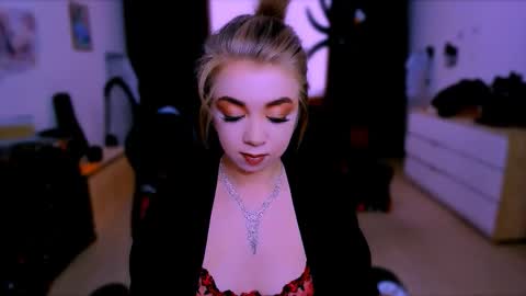 Nicole online show from November 2025 08:03:02 AM