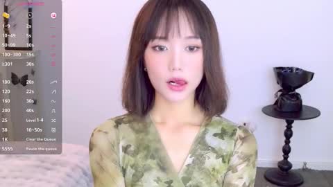 YoYo online show from November 2025 04:07:02 AM