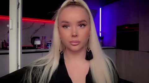 Lana online show from December 2024 04:21:01 AM