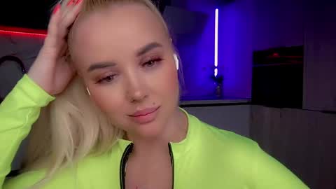 Lana online show from January 2025 07:39:01 PM