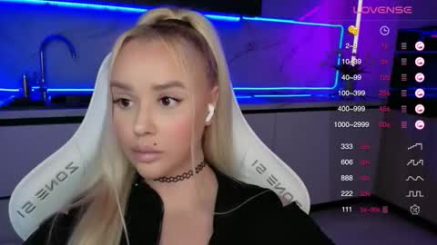 Lana online show from September 2025 04:01:01 AM