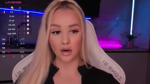 Lana online show from October 2025 05:50:01 AM