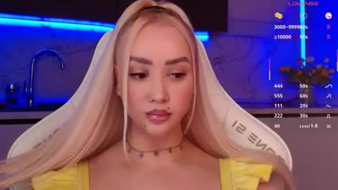 Snapshot of blond_diamond chatting on July 2026 04:40:01 AM Lana online show from July 2026 04:40:01 AM
