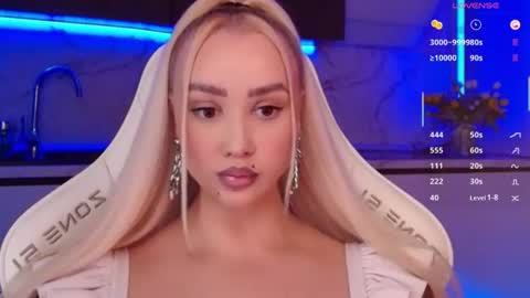 Snapshot of blond_diamond chatting on July 2026 03:30:01 PM Lana online show from July 2026 03:30:01 PM