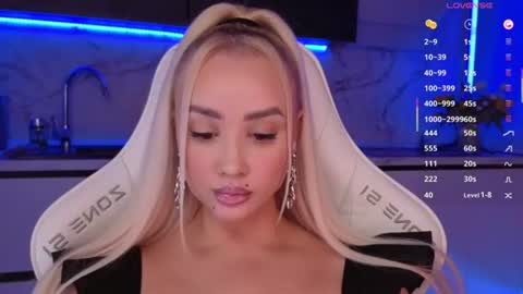 Snapshot of blond_diamond chatting on July 2026 05:45:02 AM Lana online show from July 2026 05:45:02 AM