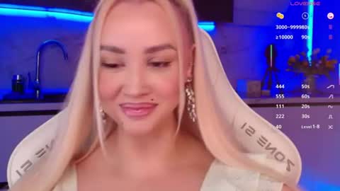 Snapshot of blond_diamond chatting on July 2026 05:51:02 PM Lana online show from July 2026 05:51:02 PM