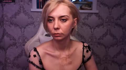Snapshot of blond_ice_ann chatting on April 2026 12:19:02 PM blond_ice_ann online show from April 2026 12:19:02 PM