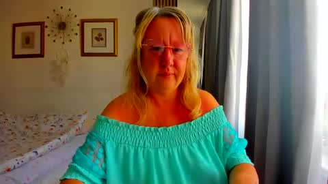 Snapshot of blonde_angel20 chatting on July 2026 04:52:02 AM Nicole online show from July 2026 04:52:02 AM