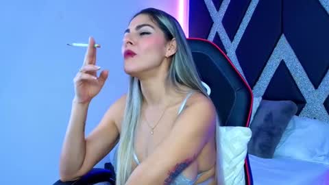 alejandra online show from October 2025 02:20:01 AM