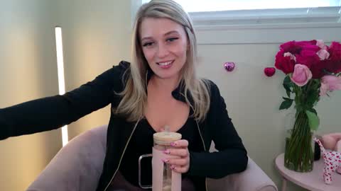 Snapshot of blonde_stella chatting on February 2026 06:03:01 PM Blonde Stella online show from February 2026 06:03:01 PM