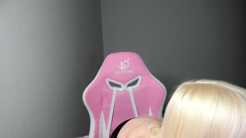 Elisa online show from December 2024 01:18:01 AM