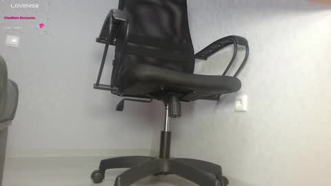 Im Di. I smell naked even when Im dressed. online show from March 2025 12:33:02 PM