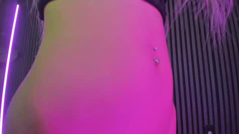 Snapshot of blondie_muller chatting on February 2025 02:18:01 AM blondie_muller online show from February 2025 02:18:01 AM