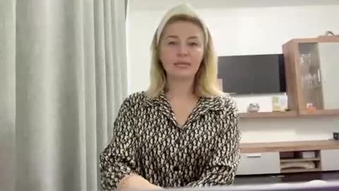blondie_xoxoxo online show from September 2025 05:18:01 AM