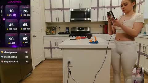 Snapshot of blondiebubblebooty chatting on January 2026 03:28:01 PM Bubbles online show from January 2026 03:28:01 PM