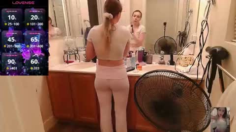 Snapshot of blondiebubblebooty chatting on February 2026 02:06:02 AM Bubbles online show from February 2026 02:06:02 AM