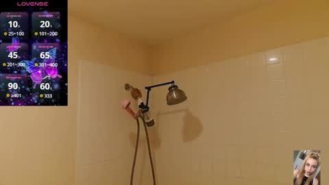 Snapshot of blondiebubblebooty chatting on February 2026 02:15:02 AM Bubbles online show from February 2026 02:15:02 AM