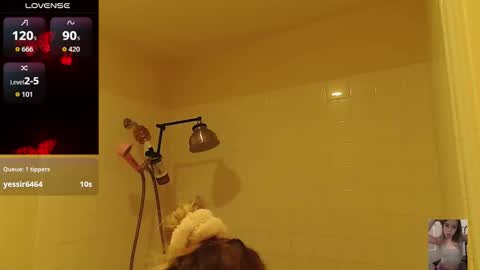 Snapshot of blondiebubblebooty chatting on February 2026 01:44:02 AM Bubbles online show from February 2026 01:44:02 AM