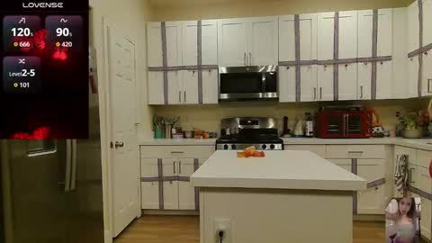 Snapshot of blondiebubblebooty chatting on February 2026 03:36:02 AM Bubbles online show from February 2026 03:36:02 AM