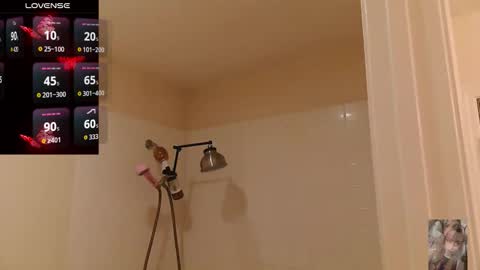 Snapshot of blondiebubblebooty chatting on February 2026 02:56:01 AM Bubbles online show from February 2026 02:56:01 AM