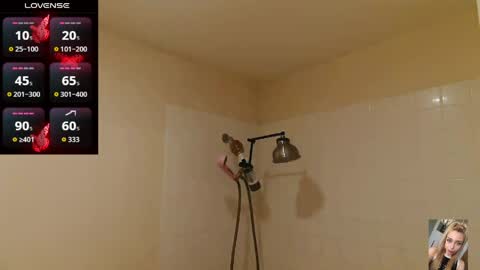 Snapshot of blondiebubblebooty chatting on March 2026 03:52:02 AM Bubbles online show from March 2026 03:52:02 AM