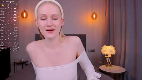 Mia online show from February 2025 03:06:01 PM