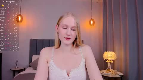 Mia online show from February 2025 04:40:01 PM