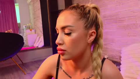 Kiki online show from May 2026 04:43:01 AM