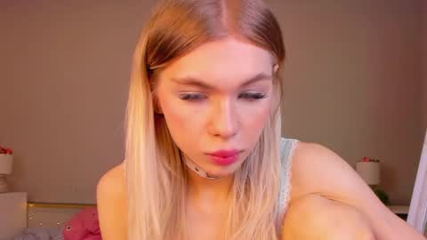 Snapshot of blondy_fina chatting on May 2026 05:14:02 AM blondy_fina online show from May 2026 05:14:02 AM