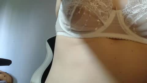 Snapshot of blondyelena chatting on June 2026 02:54:02 PM blondyelena online show from June 2026 02:54:02 PM
