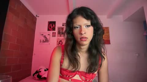 Bella Bloom ts online show from November 2025 06:19:01 AM